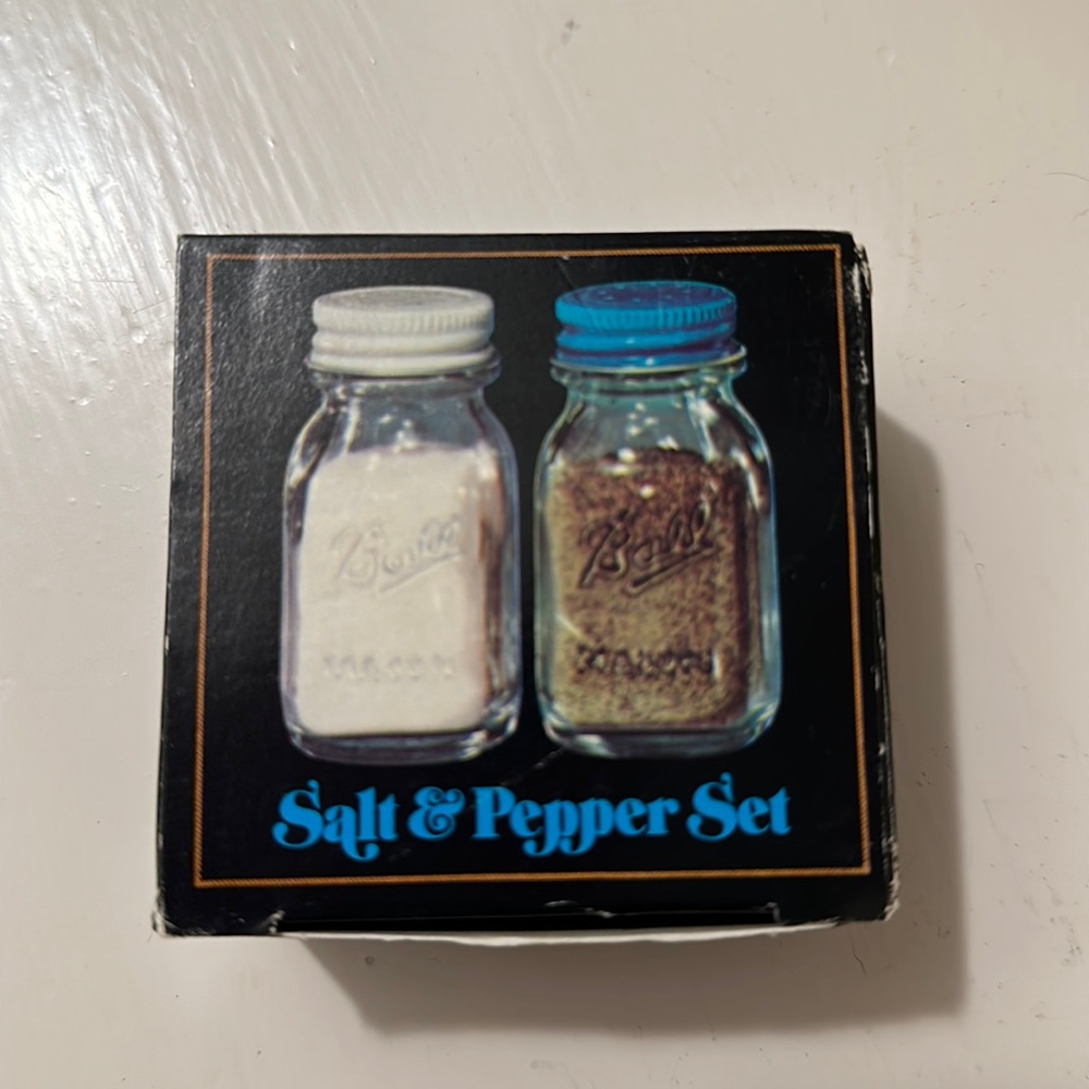 Vintage Ball Mason Miniature Salt & Pepper Saker Set with Original Box Unused